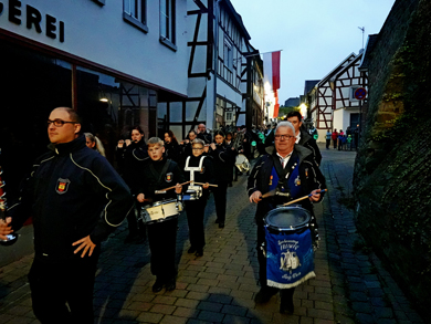 Spielmannszug Freiweg Sinzig spielte bei der Oberbreisiger Kirmes Tag 1 2025